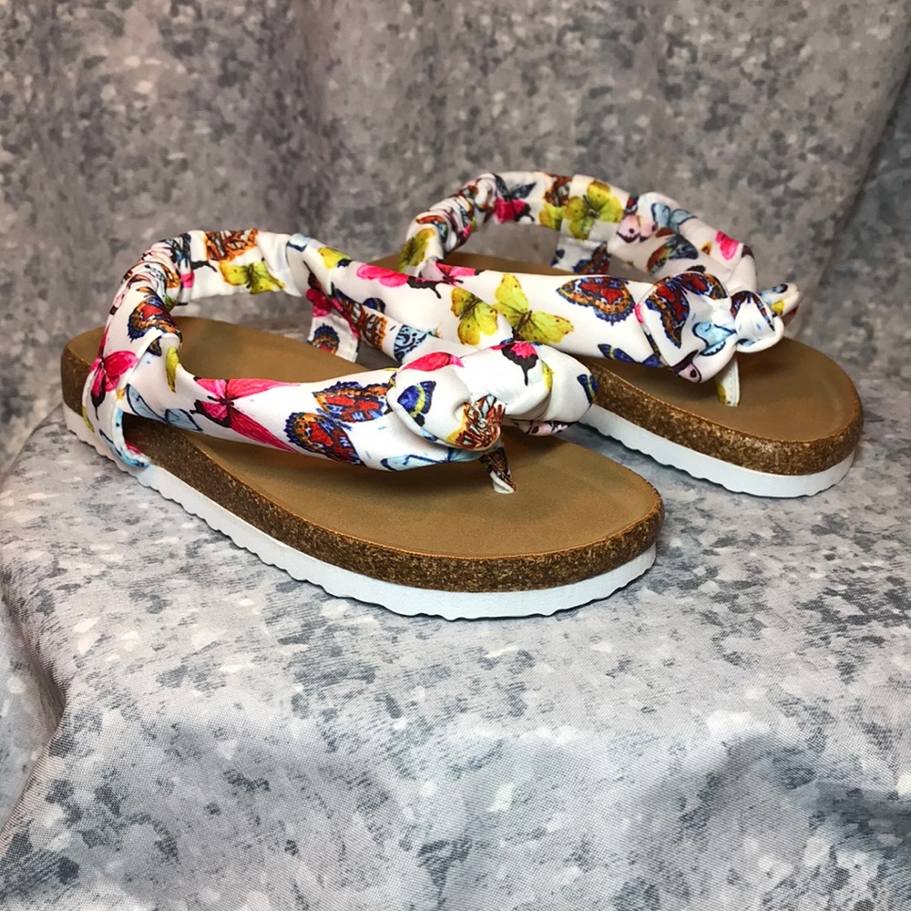 Girl’s Size 13 Falls Creek Elise White Butterfly Print Flip Flop Sandals☀️NWOT☀️